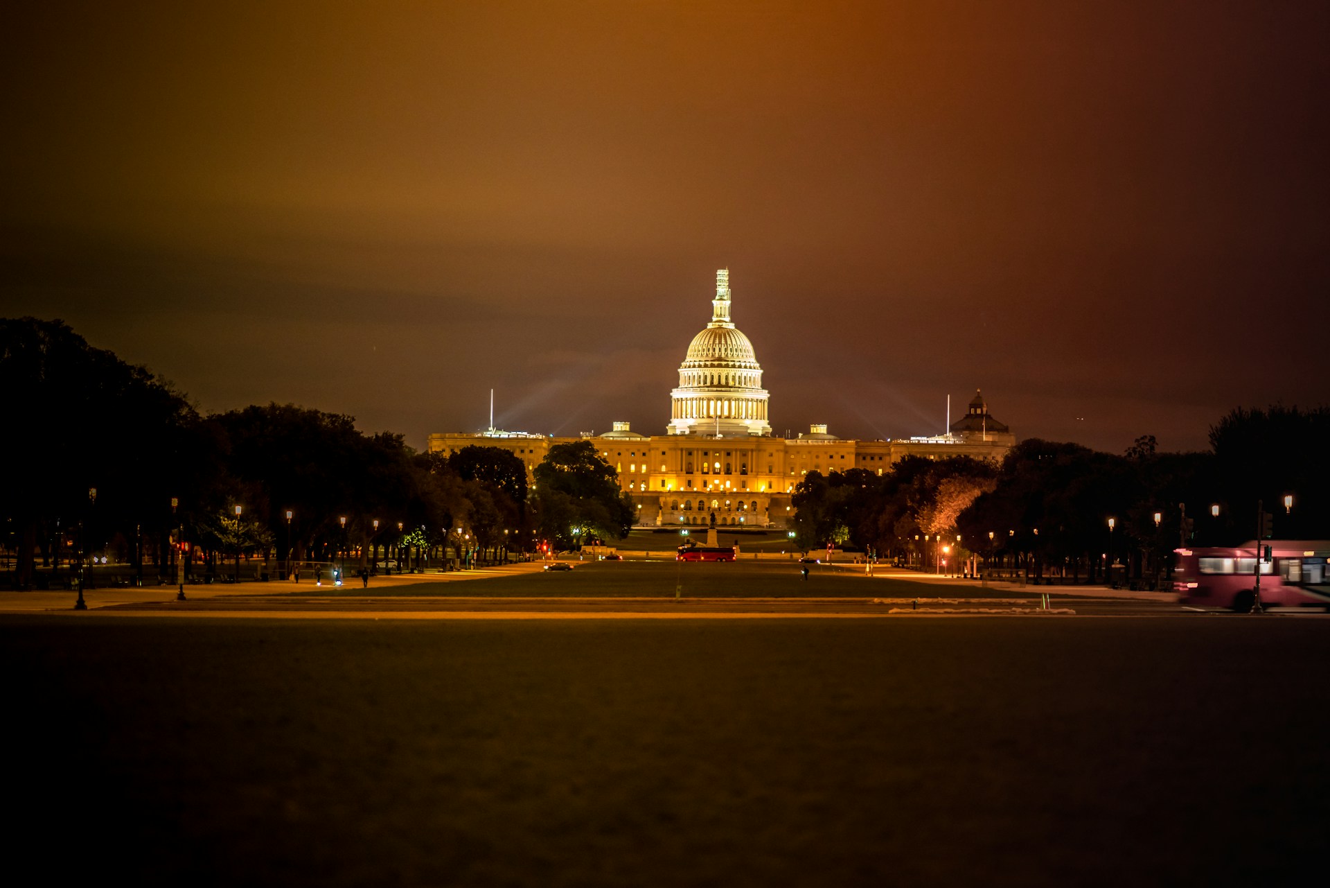 A dark night view of the U.S. Capitol in Washington, D.C., symbolising how American political decisions can create legal and operational risk for European cloud and data infrastructure.